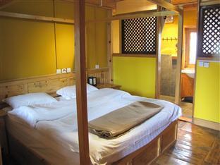 Kersangs Relay Station Hotel Deqen Esterno foto